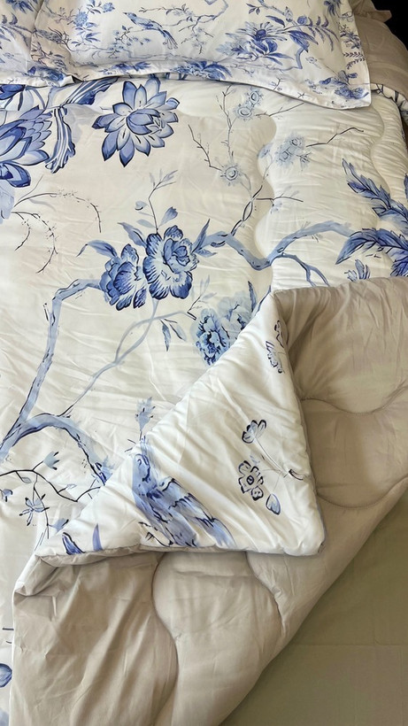 رنگ پارچه پشت و ملحفه طوسی